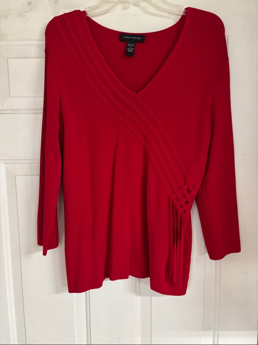 Cable & Gauge Bright Red V-Neck Long Sleeve Fringe Knit Top